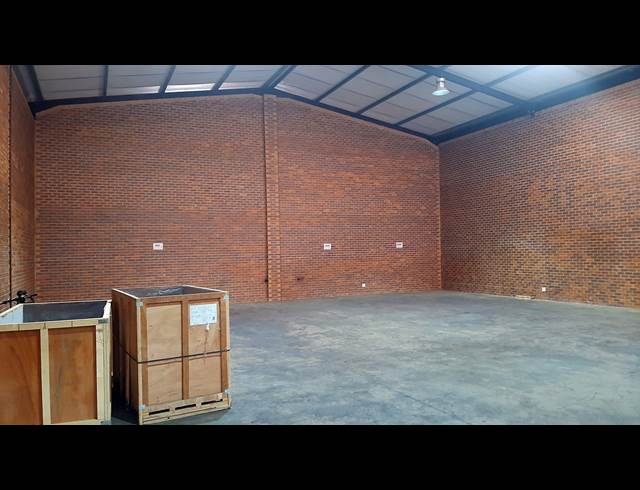 530M² WAREHOUSE TO LET IN POMONA