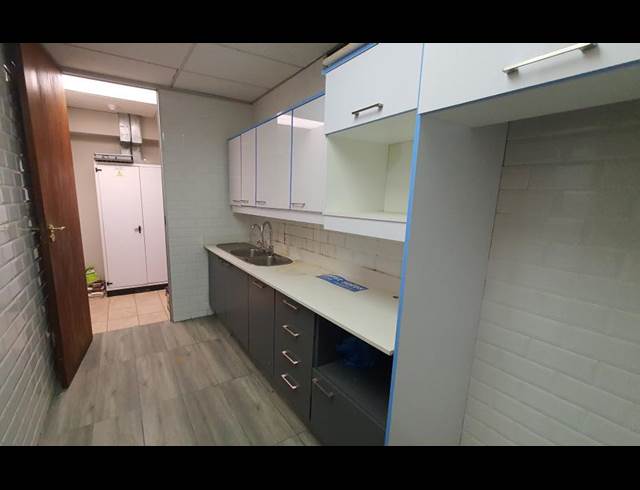 2,741M² OFFICE TO LET IN ELMA PARK