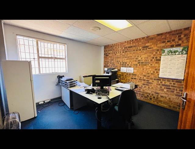 800M² OFFICE TO LET IN FLORIDA