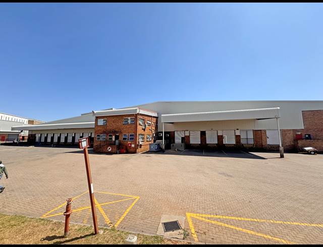 19,294M² WAREHOUSE TO LET IN JET PARK