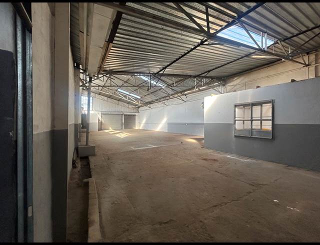 323M² WAREHOUSE TO LET IN SEBENZA