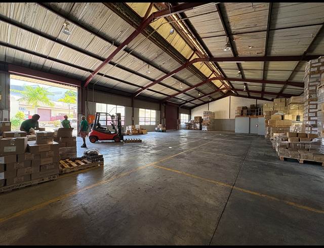 1,100M² WAREHOUSE TO LET IN WESTMEAD