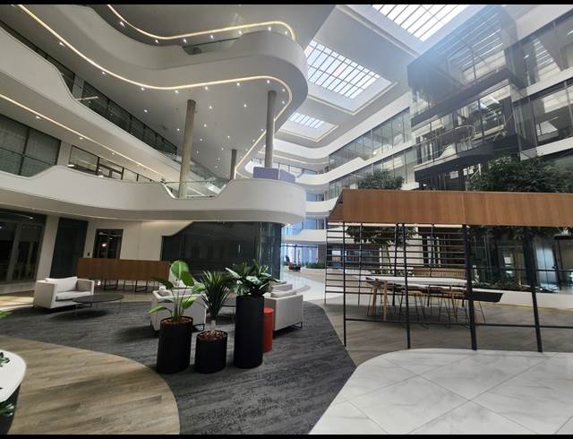 595M² OFFICE TO LET IN WATERFALL