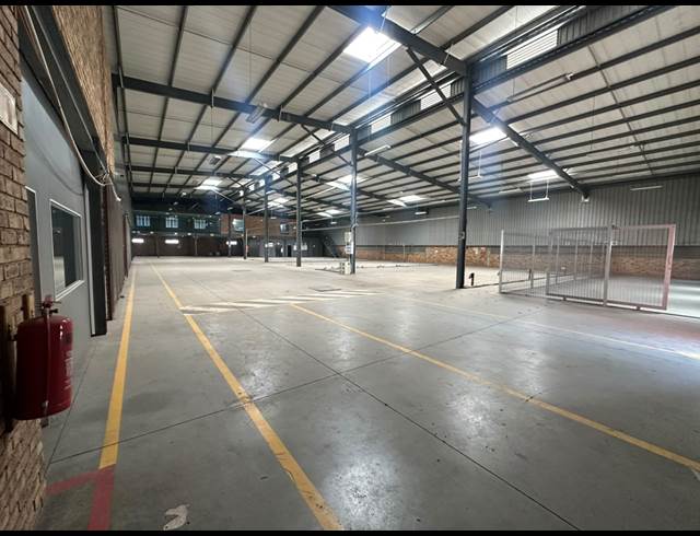 2,369M² WAREHOUSE TO LET IN JET PARK