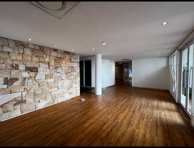 977M² OFFICE TO LET IN MOUILLE POINT