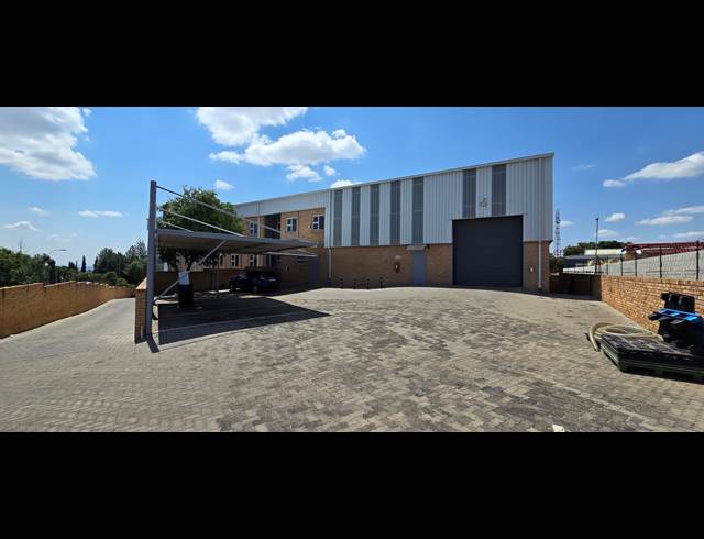 961M² WAREHOUSE TO LET IN LASER PARK