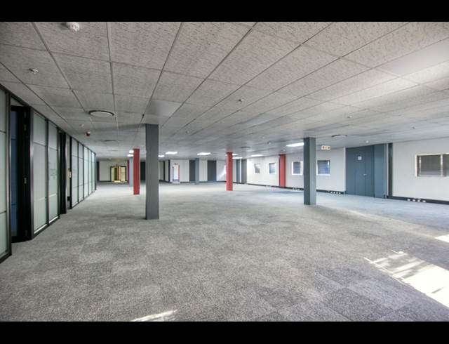 8,617M² WAREHOUSE TO LET IN LONGMEADOW