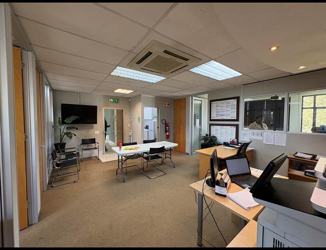 193M² OFFICE TO LET IN PAROW NORTH