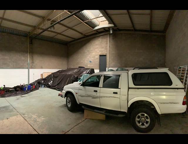 252M² WAREHOUSE TO LET IN LASER PARK