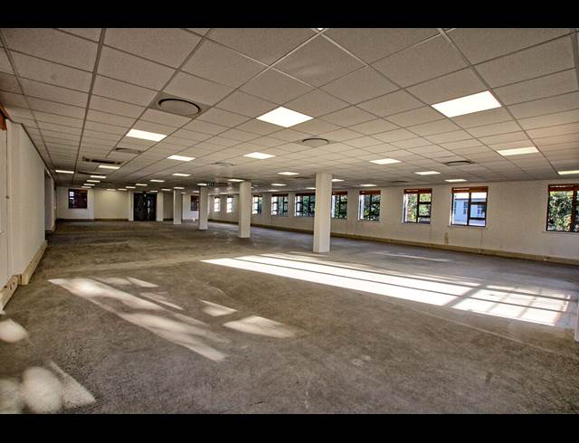 712.90M² OFFICE TO LET IN BRYANSTON