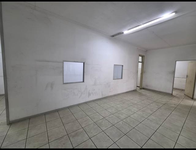 650M² WAREHOUSE TO LET IN WADEVILLE