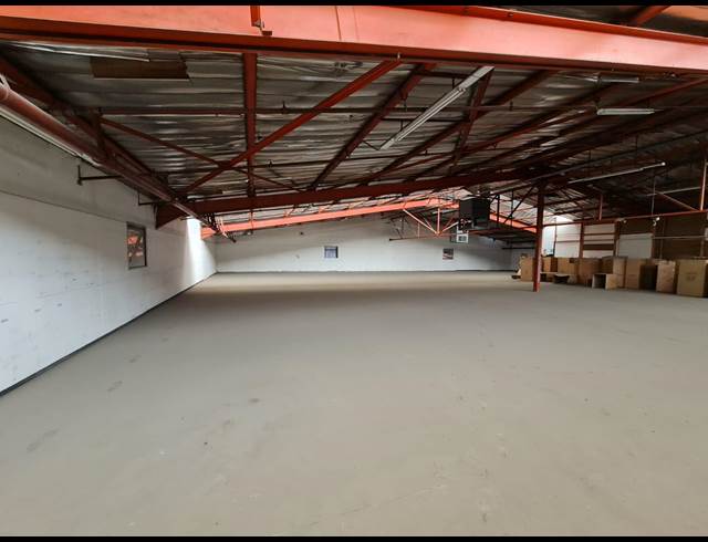 900M² STORAGE UNIT TO LET IN CLEVELAND