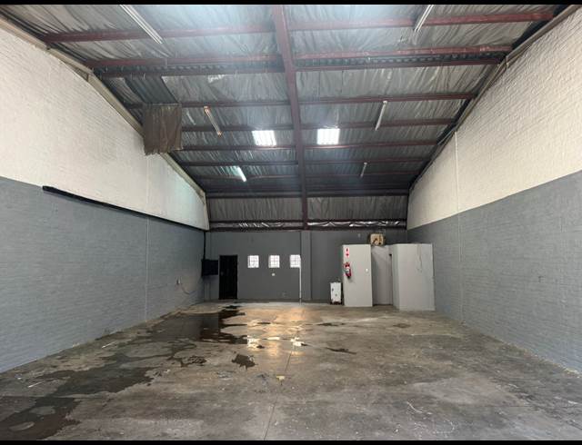 193M² WAREHOUSE TO LET IN CROWN