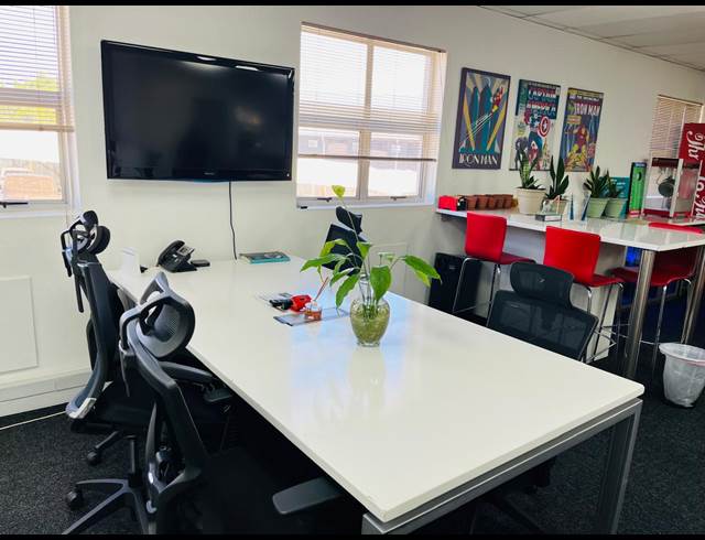 334M² OFFICE TO LET IN VORNA VALLEY