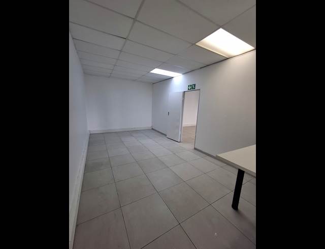 75M² RETAIL TO LET IN VINCENT