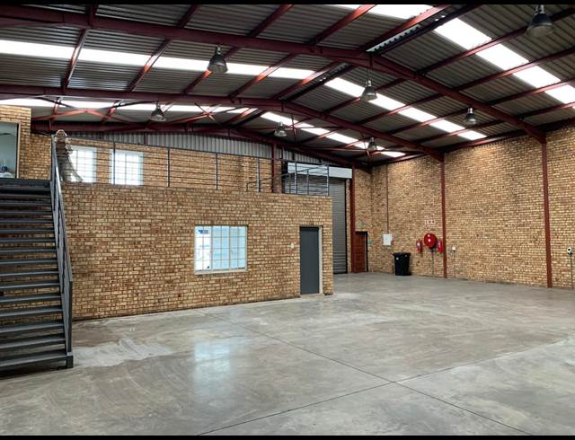 344M² WAREHOUSE TO LET IN LASER PARK