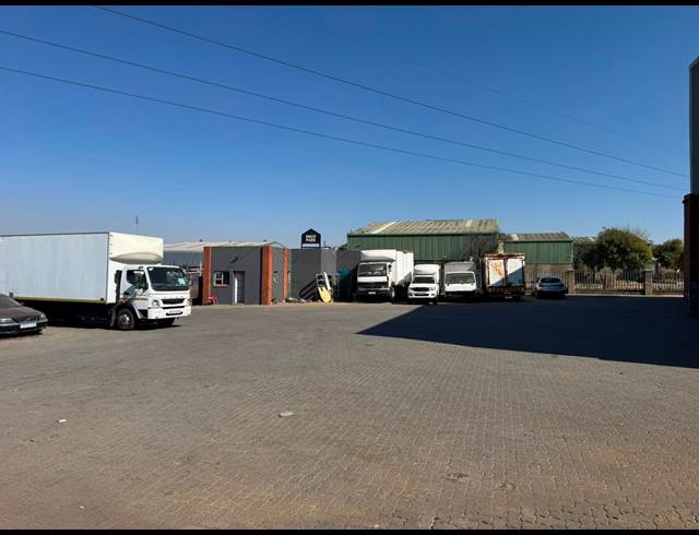 200M² WAREHOUSE TO LET IN CROWN