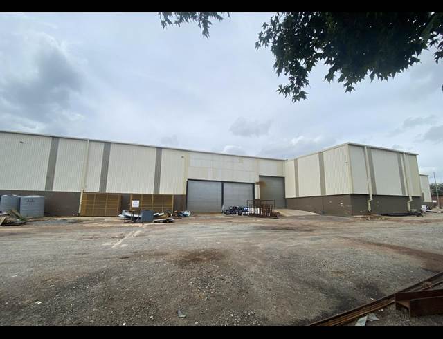 2,300M² WAREHOUSE TO LET IN ANDERBOLT