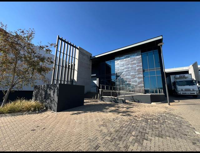 2,596M² WAREHOUSE TO LET IN LOUWLARDIA