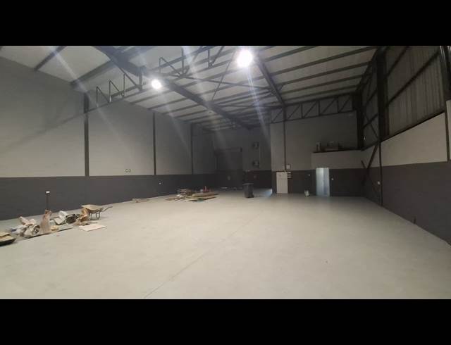 519M² WAREHOUSE TO LET IN STIKLAND INDUSTRIAL