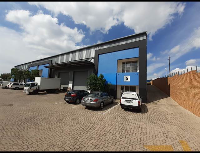 417M² WAREHOUSE TO LET IN LANSERIA