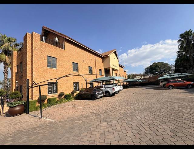 111M² OFFICE TO LET IN FOURWAYS