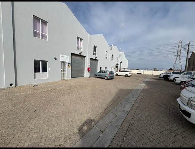200M² WAREHOUSE TO LET IN STRAND CENTRAL