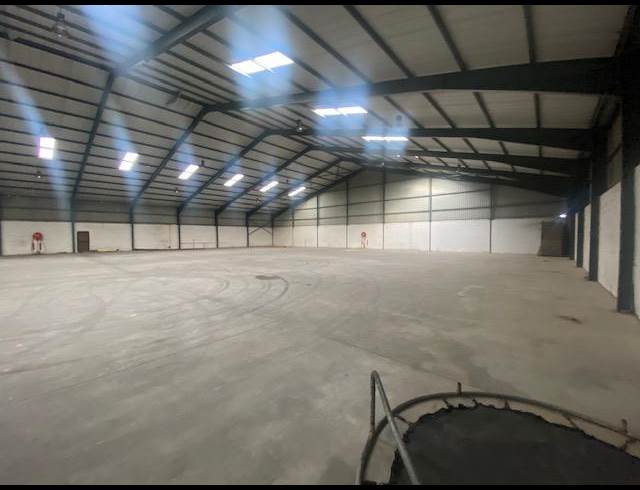 2,100M² WAREHOUSE TO LET IN PHILIPPI
