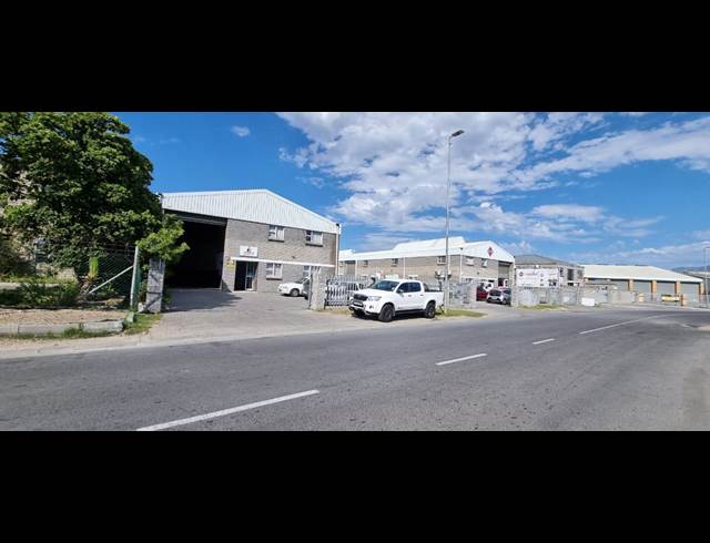 350M² WAREHOUSE TO LET IN AIRPORT INDUSTRIA
