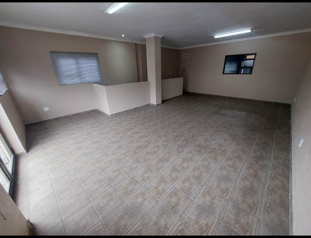 320M² FACTORY TO LET IN APEX