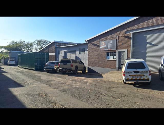 810M² WAREHOUSE TO LET IN VINTONIA