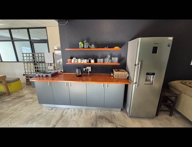 145M² OFFICE TO LET IN WESTLAKE