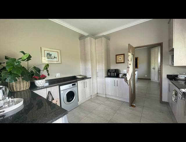 2 BEDROOM HOUSE TO LET IN BATELEUR ESTATE