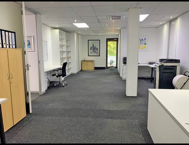 218M² OFFICE TO LET IN HOUGHTON ESTATE