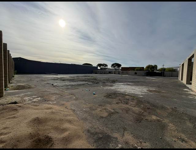 3,701M² INDUSTRIAL YARD TO LET IN LANSDOWNE
