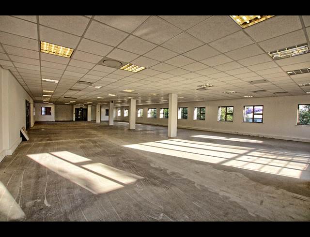 712.90M² OFFICE TO LET IN BRYANSTON