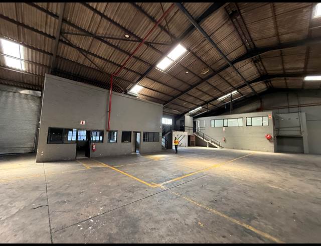2,357M² WAREHOUSE TO LET IN ROSSBURGH
