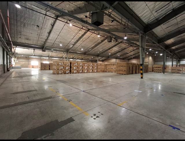 11,500M² WAREHOUSE TO LET IN WOODBROOK
