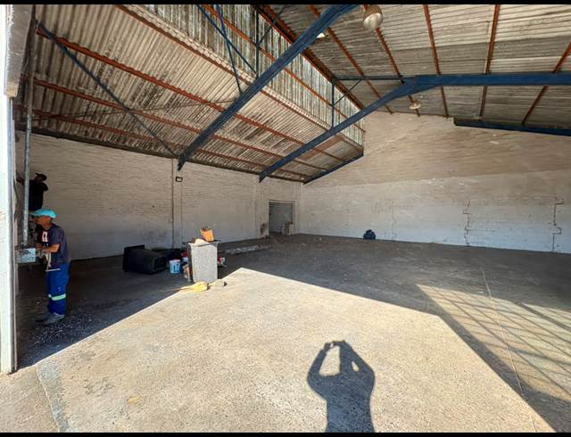 306M² WAREHOUSE TO LET IN BROADLANDS PARK