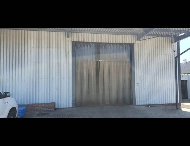 1,350M² WAREHOUSE TO LET IN WOODBROOK