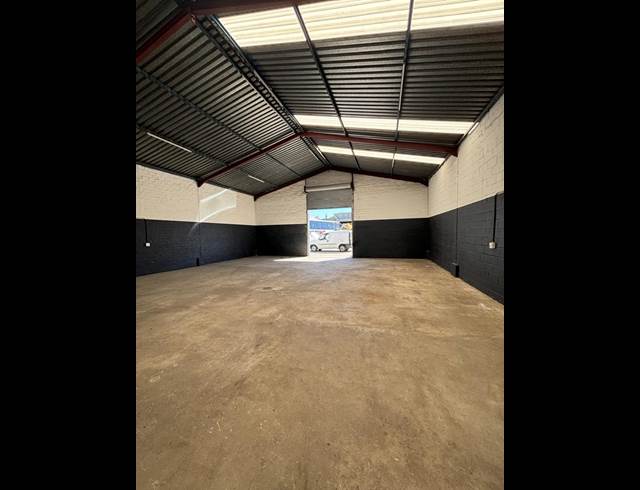 192M² WAREHOUSE TO LET IN PEERLESS PARK