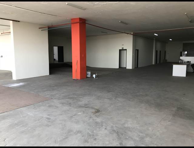 1,140M² WAREHOUSE TO LET IN WYNBERG