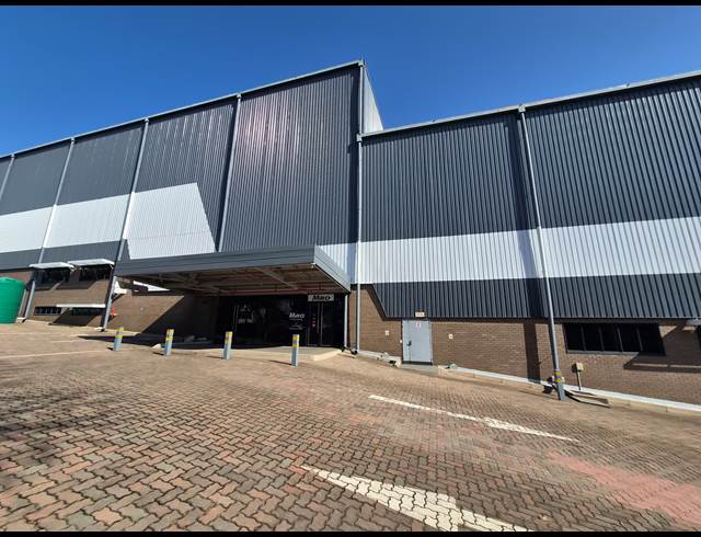 2,716M² WAREHOUSE TO LET IN HALFWAY GARDENS