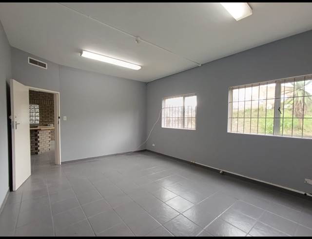 1,540M² WAREHOUSE TO LET IN WESTMEAD