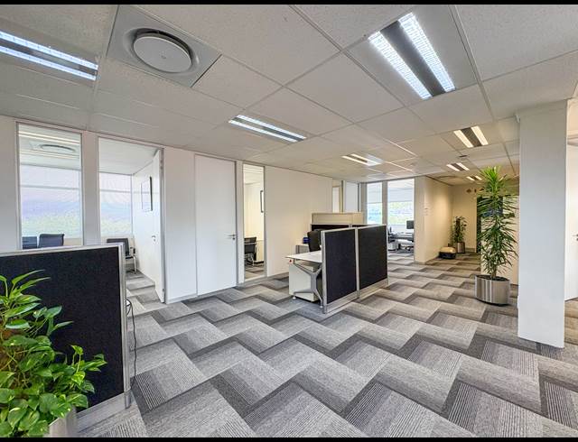 301M² OFFICE TO LET IN LA LUCIA RIDGE