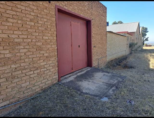 M² BUILDING TO LET IN DENNYDALE