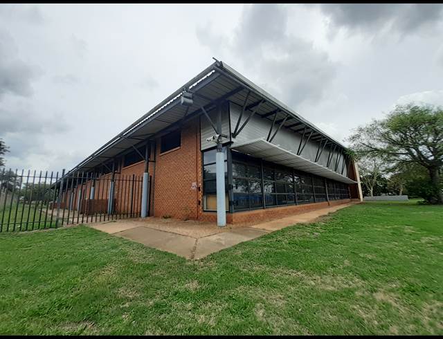3,653M² OFFICE TO LET IN ROSSLYN