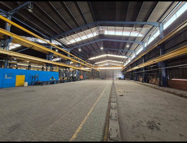 3,240M² WAREHOUSE TO LET IN ROODEKOP