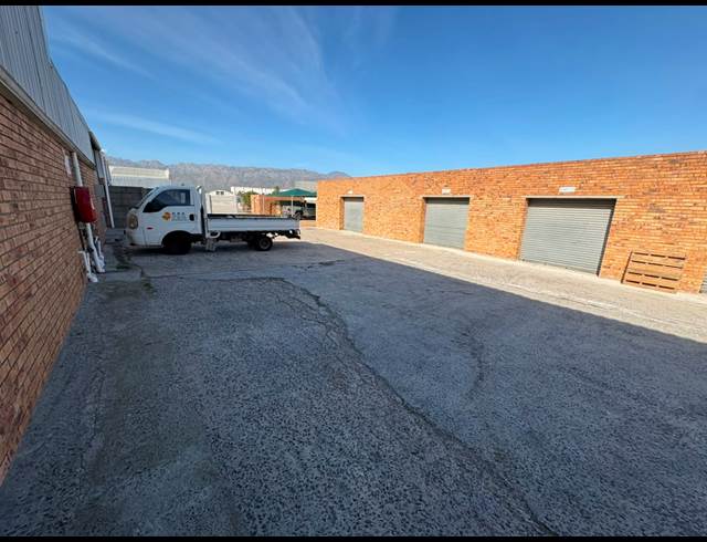 152M² WAREHOUSE TO LET IN BROADLANDS PARK