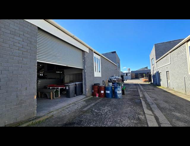 INDUSTRIAL PROPERTY TO RENT IN TRIANGLE FARM